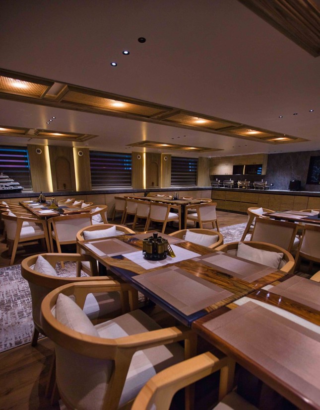 Salon & Dining
