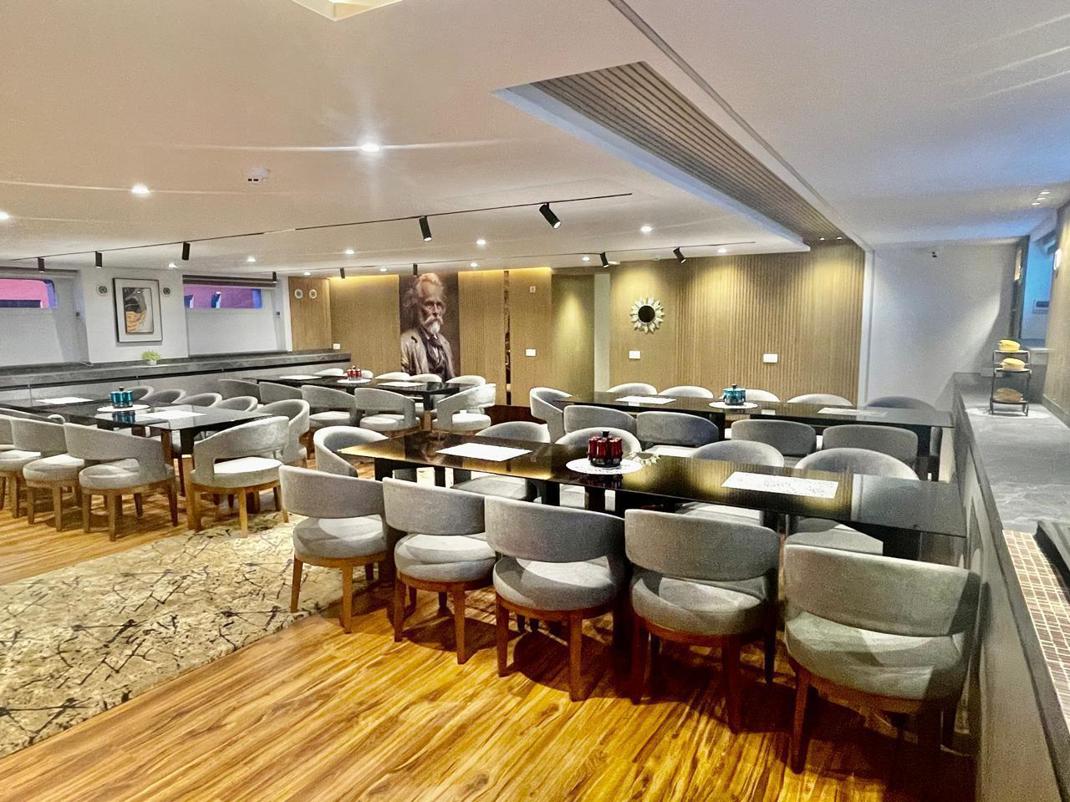 Salon & Dining