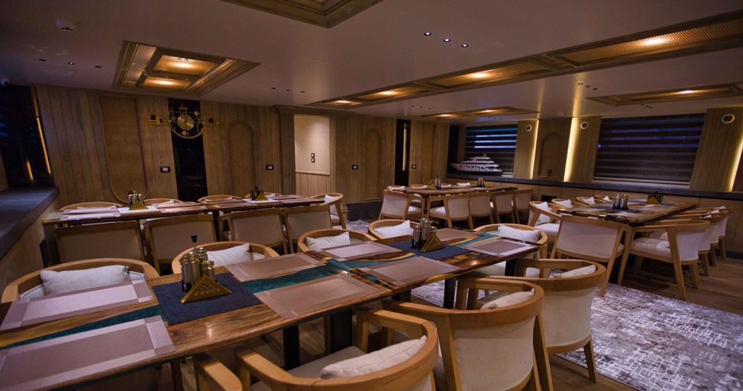 Salon & Dining
