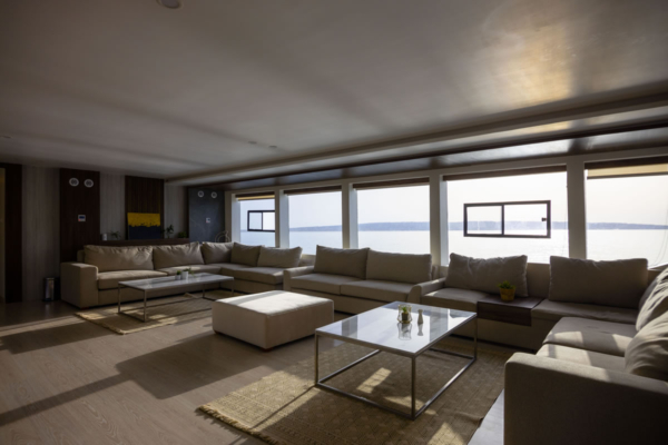 Salon & Dining