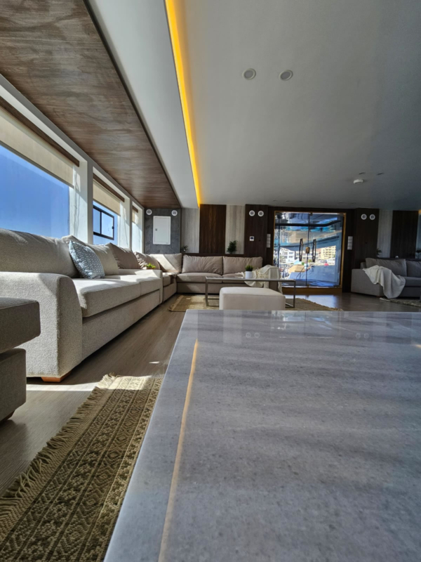 Salon & Dining